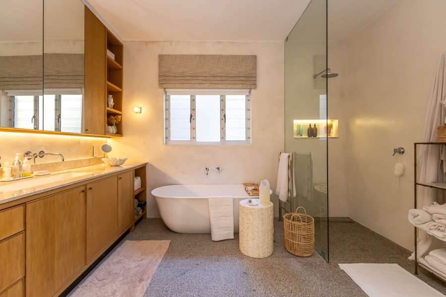 1 Bedroom Property for Sale in Sea Point Western Cape
